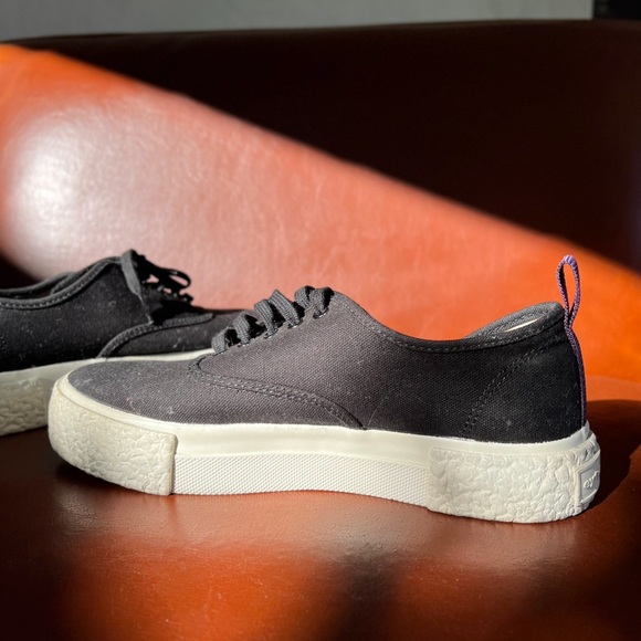 Shoe - Picture 8 of 10